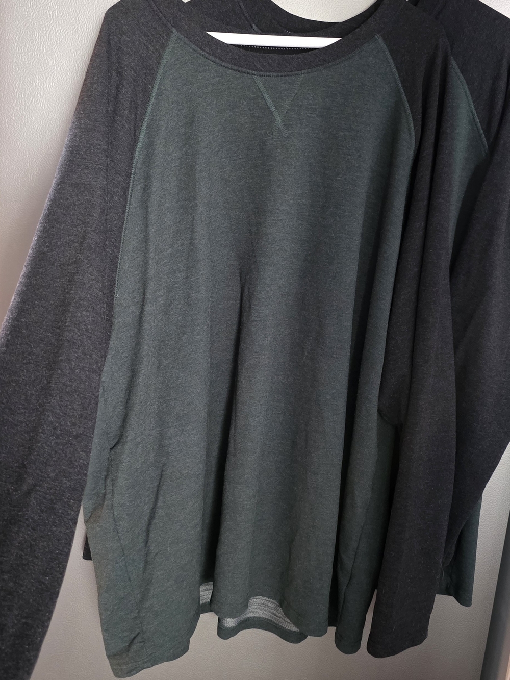 Orvis Men's Two-Tone Raglan Sweatshirt in Forest Green and Charcoal
